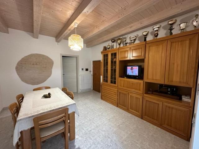 Affittacamere Il Cortile Chiaravalle Marche Exteriör bild