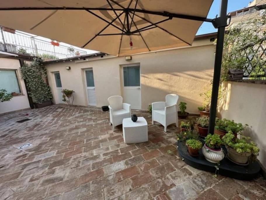 Affittacamere Il Cortile Chiaravalle Marche Exteriör bild
