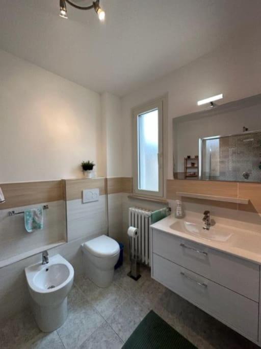 Affittacamere Il Cortile Chiaravalle Marche Exteriör bild