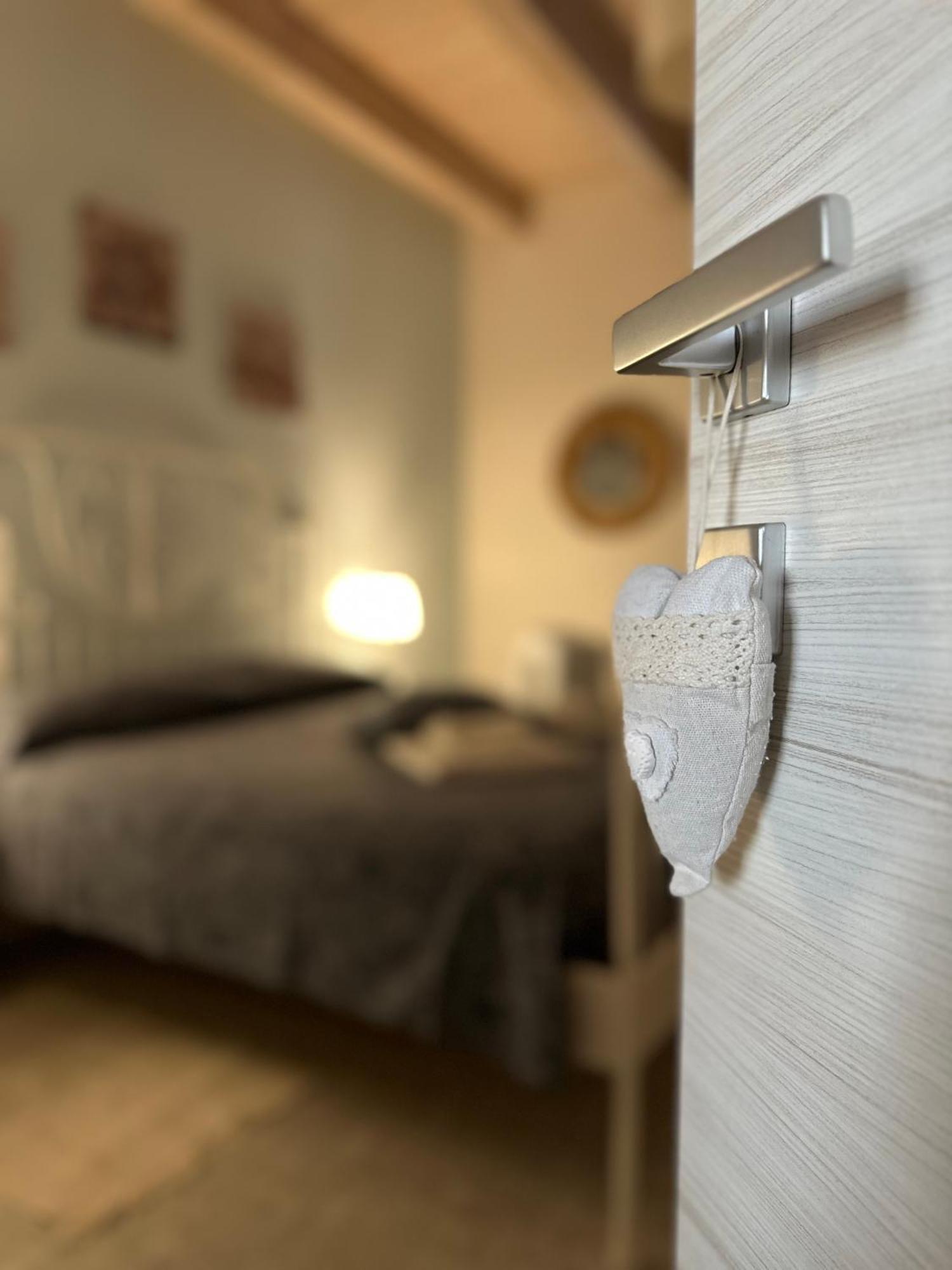 Affittacamere Il Cortile Chiaravalle Marche Exteriör bild
